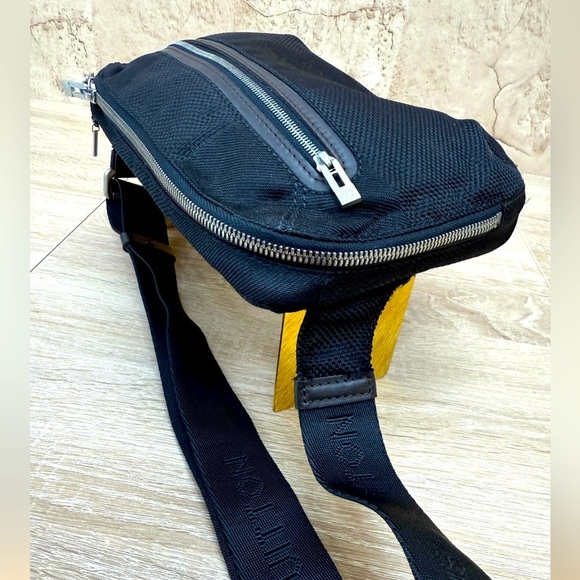 LOUIS VUITTON Black Damier Geant
Archer Waist Bag Unisex - Picture 7 of 10